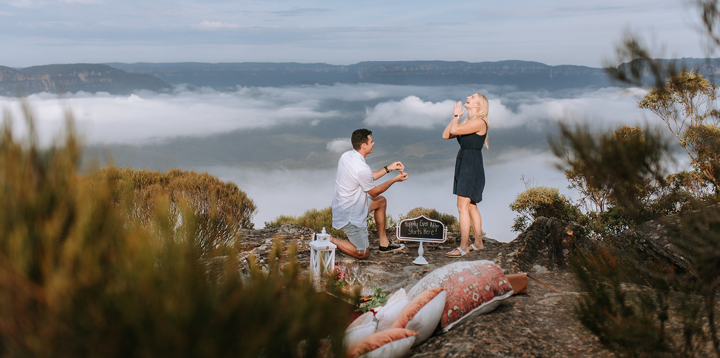 A marriage proposal at a luxury picnic in the Blue Mountains
